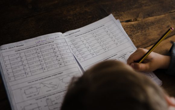 ¿Por qué es importante que los niños o jóvenes tengan una base sólida en el campo de las matemáticas?