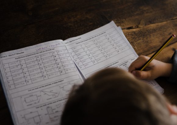 ¿Por qué es importante que los niños o jóvenes tengan una base sólida en el campo de las matemáticas?